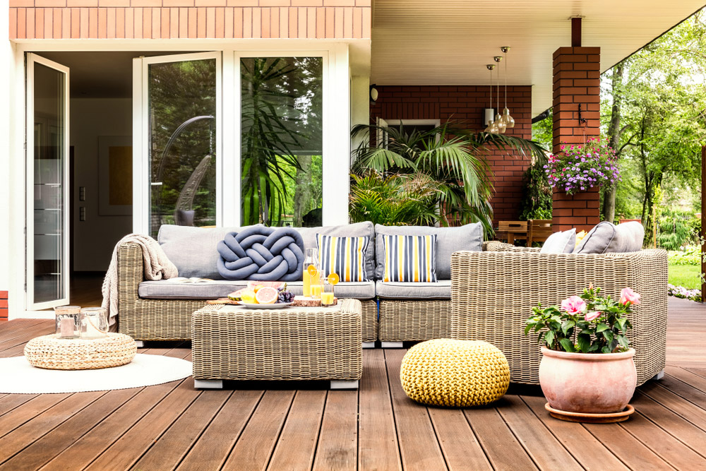 24 Cheap Backyard Makeover Ideas You'll Love | Extra Space ...